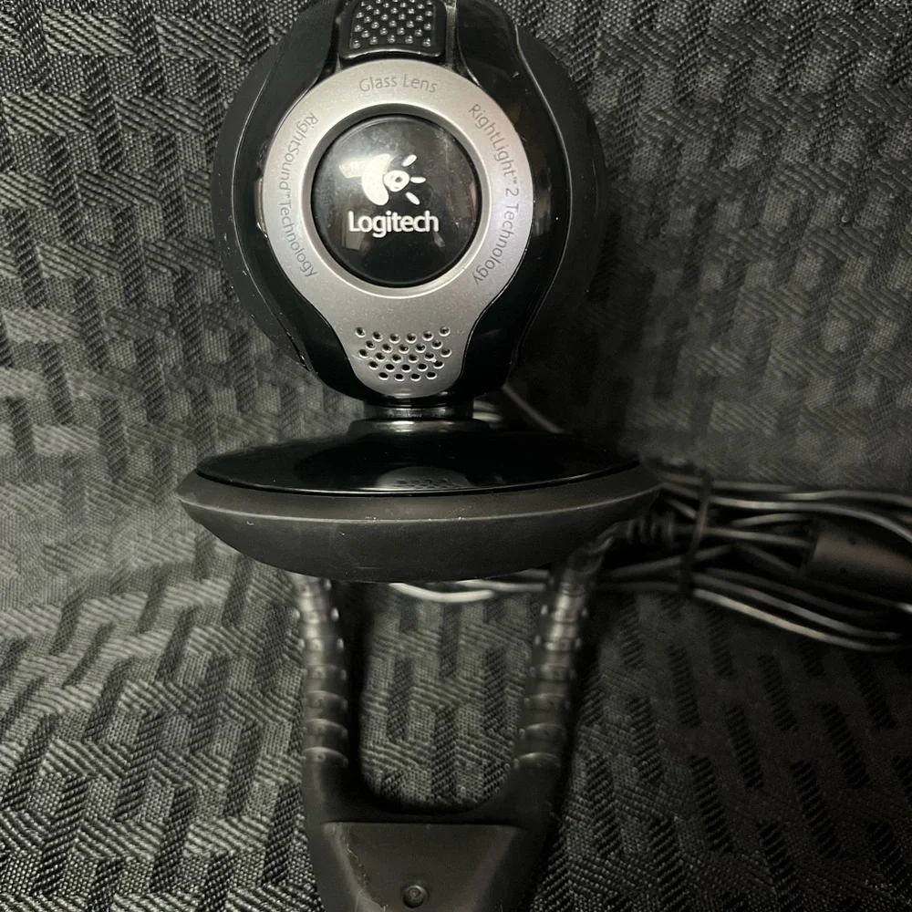 Logitech WebCam RightLight 2 RightSound Technology Model V-UBE43 Web Camera